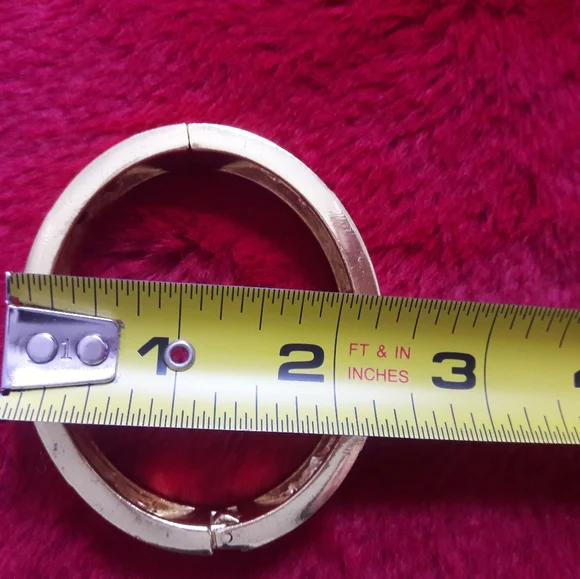 Cuff Bracelet with elefants WOMEN'S - Picture 3 of 7